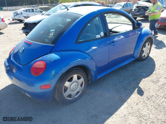 2000 Volkswagen New Beetle GLS with VIN 3VWCA21C9YM427262, listed as a IAAI auction lot 42050889 with 135,963 mi miles. Bid and sale history available at carsss.com. Image 4.