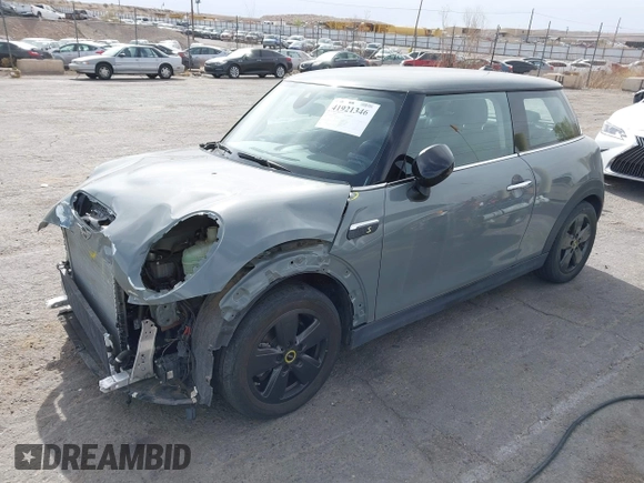 2022 MINI Hardtop Cooper SE z VIN WMW13DJ01N2P85767, wystawiony jako IAAI lot #41921346 z przebiegiem 17 446 mil mil oraz . Historia ofert i sprzedaży dostępna na DreamBid. Obrazek 20.