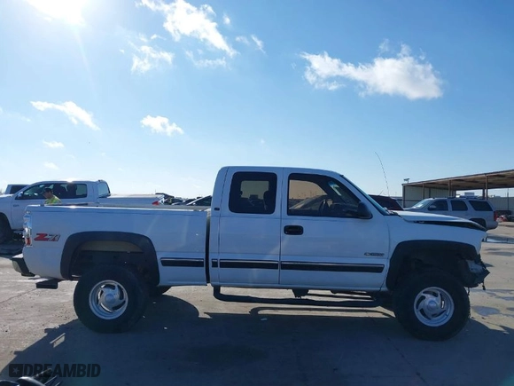 2000 Chevrolet Silverado 1500 LT with VIN 1GCEK19T2YE253242, listed as a IAAI auction lot 41675826 with NaN miles. Bid and sale history available at carsss.com. Image 14.