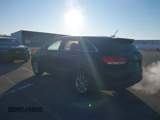 2018 Kia Sorento LX with VIN 5XYPG4A34JG431818, listed as a IAAI auction lot 40997995 with 141,886 mi miles. Bid and sale history available at carsss.com. Image 3.