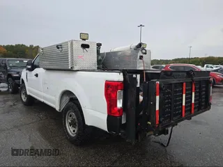 2019 Ford Super Duty F-250 SRW XL with VIN 1FTBF2A67KEG48981, listed as a IAAI auction lot 42093795 with Not Provided miles. Bid and sale history available at carsss.com. Image 3.
