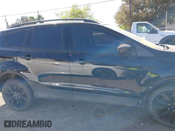 2018 Ford Escape SE z VIN 1FMCU9GD3JUC75754, wystawiony jako IAAI lot #41761965 z przebiegiem 101 771 mil mil oraz . Historia ofert i sprzedaży dostępna na DreamBid. Obrazek 13.