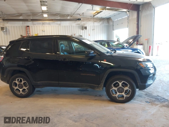 2022 Jeep Compass Trailhawk z VIN 3C4NJDDB7NT193831, wystawiony jako IAAI lot #42244555 z przebiegiem 81 632 mil mil oraz . Historia ofert i sprzedaży dostępna na DreamBid. Obrazek 13.