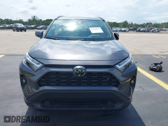2024 Toyota RAV4 XLE Premium z VIN 2T3C1RFVXRC295264, wystawiony jako IAAI lot #42229471 z przebiegiem 6 717 mil mil oraz . Historia ofert i sprzedaży dostępna na DreamBid. Obrazek 12.