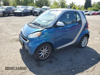 2009 Smart fortwo Pure z VIN WMEEJ31X09K252835, wystawiony jako Copart lot #69117994 z przebiegiem 15 697 mil mil oraz Szkoda całkowita • Salvage title. Historia ofert i sprzedaży dostępna na DreamBid. Obrazek 1.