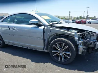 2012 Volvo C70 T5 с VIN YV1672MC4CJ127994, выставлен на аукционе IAAI как лот 42359626 с пробегом 74 423 миль миль и . История ставок и продаж доступна на DreamBid. Изображение 6.