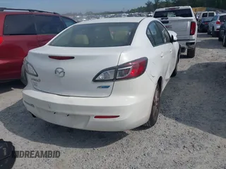 2013 Mazda 3 i Grand Touring z VIN JM1BL1W78D1816321, wystawiony jako IAAI lot #42225518 z przebiegiem 231 121 mil mil oraz . Historia ofert i sprzedaży dostępna na DreamBid. Obrazek 4.
