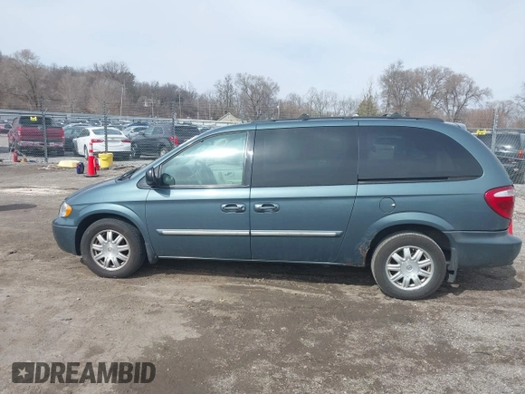 2005 Chrysler Town & Country Touring with VIN 2C4GP54LX5R202644, listed as a IAAI auction lot 41864996 with 161,645 mi miles. Bid and sale history available at carsss.com. Image 14.