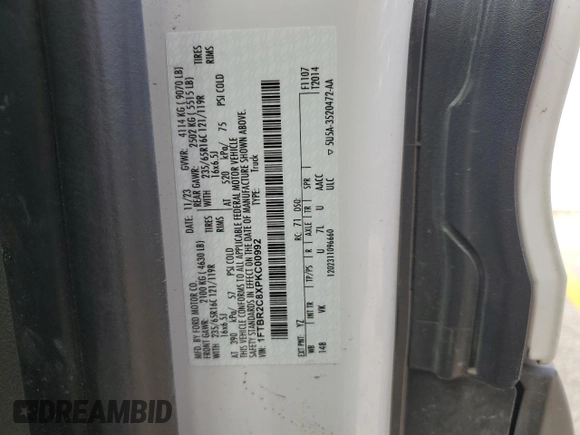 2023 Ford Transit Cargo z VIN 1FTBR2C8XPKC00992, wystawiony jako Copart lot #73199944 z przebiegiem 31 891 mil mil oraz Czysty tytuł • Clean title. Historia ofert i sprzedaży dostępna na DreamBid. Obrazek 14.