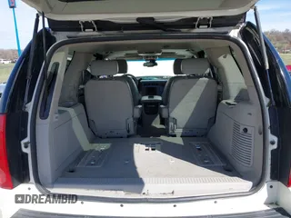 2008 GMC Yukon SLT w/4SB with VIN 1GKFK13078R209074, listed as a IAAI auction lot 41869070 with 180,950 mi miles. Bid and sale history available at carsss.com. Image 17.