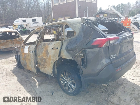 2022 Toyota RAV4 XLE Premium z VIN 2T3A1RFV0NW263679, wystawiony jako IAAI lot #41829694 z przebiegiem Nie podano mil oraz . Historia ofert i sprzedaży dostępna na DreamBid. Obrazek 3.
