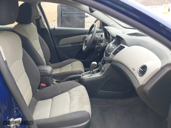 2013 Chevrolet Cruze LS with VIN 1G1PA5SG1D7238724, listed as a IAAI auction lot 41814212 with 133,243 mi miles. Bid and sale history available at carsss.com. Image 5.