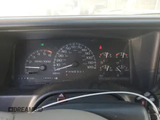 1999 GMC Denali z VIN 1GKEK13R1XR914199, wystawiony jako Copart lot #46247985 z przebiegiem 143 628 mil mil oraz Szkoda całkowita • Salvage title. Historia ofert i sprzedaży dostępna na DreamBid. Obrazek 9.