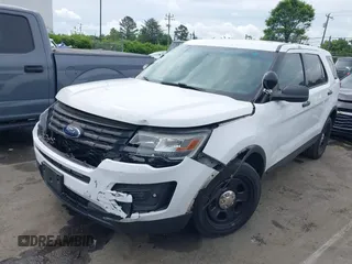 2017 Ford Police Interceptor Utility z VIN 1FM5K8AR2HGA94294, wystawiony jako IAAI lot #42091686 z przebiegiem 155 422 mil mil oraz . Historia ofert i sprzedaży dostępna na DreamBid. Obrazek 17.