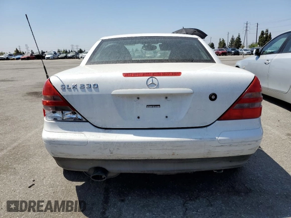 2000 Mercedes-Benz SLK-Class Kompressor with VIN WDBKK47F3YF152074, listed as a Copart auction lot 60143604 with 155,610 mi miles and Clean Title. Bid and sale history available at carsss.com. Image 6.