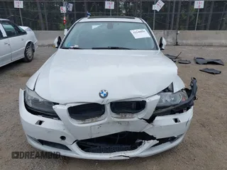 2011 BMW 3 Series 328i xDrive z VIN WBAPK5G59BNN27626, wystawiony jako IAAI lot #42140058 z przebiegiem 122 120 mil mil oraz . Historia ofert i sprzedaży dostępna na DreamBid. Obrazek 13.