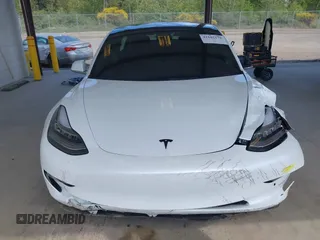 2018 Tesla Model 3 Long Range Battery z VIN 5YJ3E1EA1JF053895, wystawiony jako IAAI lot #42182178 z przebiegiem 75 356 mil mil oraz . Historia ofert i sprzedaży dostępna na DreamBid. Obrazek 13.