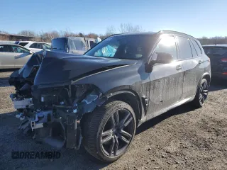 2022 BMW X5 M with VIN 5YMJU0C02N9K25485, listed as a Copart auction lot 42425055 with 0 mi miles and Salvage Title. Bid and sale history available at carsss.com. Image 1.