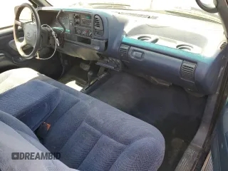 1995 Chevrolet Silverado 2500 z VIN 1GCFK24K7SE228644, wystawiony jako Copart lot #57244755 z przebiegiem 241 137 mil mil oraz Szkoda całkowita • Salvage title. Historia ofert i sprzedaży dostępna na DreamBid. Obrazek 8.