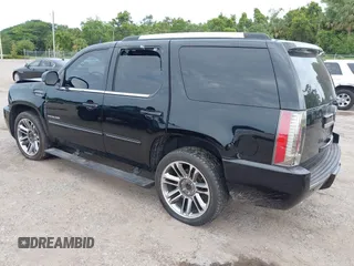 2013 Cadillac Escalade Premium z VIN 1GYS3CEF5DR358253, wystawiony jako IAAI lot #42332393 z przebiegiem 142 118 mil mil oraz . Historia ofert i sprzedaży dostępna na DreamBid. Obrazek 3.