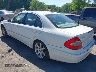2008 Mercedes-Benz E 350 Luxury z VIN WDBUF87X38B360069, wystawiony jako IAAI lot #42327184 z przebiegiem 169 583 mil mil oraz . Historia ofert i sprzedaży dostępna na DreamBid. Obrazek 3.