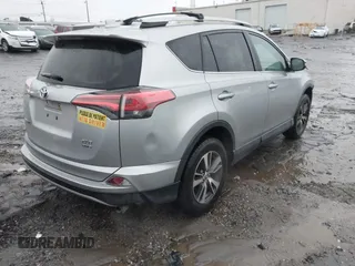 2018 Toyota RAV4 XLE with VIN 2T3RFREV2JW717351, listed as a IAAI auction lot 41576522 with 147,116 mi miles. Bid and sale history available at carsss.com. Image 4.