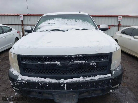 2008 Chevrolet Silverado 1500 LTZ with VIN 2GCEK133681127301, listed as a IAAI auction lot 41296503 with 174,024 mi miles. Bid and sale history available at carsss.com. Image 12.