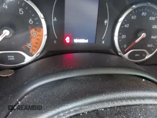 2018 Jeep Renegade Latitude z VIN ZACCJABB0JPJ07945, wystawiony jako IAAI lot #42540256 z przebiegiem 181 655 mil mil oraz . Historia ofert i sprzedaży dostępna na DreamBid. Obrazek 7.
