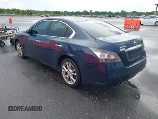 2014 Nissan Maxima SV z VIN 1N4AA5AP9EC479007, wystawiony jako IAAI lot #42537879 z przebiegiem 139 787 mil mil oraz . Historia ofert i sprzedaży dostępna na DreamBid. Obrazek 3.