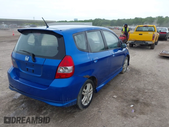 2007 Honda Fit Sport z VIN JHMGD38697S066329, wystawiony jako IAAI lot #42312163 z przebiegiem 174 935 mil mil oraz . Historia ofert i sprzedaży dostępna na DreamBid. Obrazek 4.