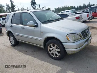 2001 Mercedes-Benz M 320/430/500 z VIN 4JGAB72E61A265531, wystawiony jako IAAI lot #42467743 z przebiegiem Nie podano mil oraz . Historia ofert i sprzedaży dostępna na DreamBid. Obrazek 1.