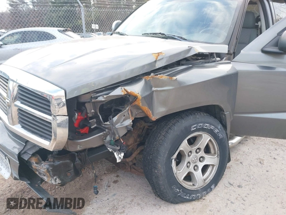 2007 Dodge Dakota SLT z VIN 1D7HW48P57S216313, wystawiony jako IAAI lot #41319321 z przebiegiem 116 712 mil mil oraz . Historia ofert i sprzedaży dostępna na DreamBid. Obrazek 6.
