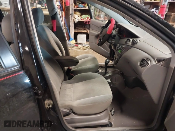 2002 Ford Focus SE with VIN 1FAFP34P22W113128, listed as a IAAI auction lot 41629366 with 127,530 mi miles and . Bid and sale history available at carsss.com. Image 5.