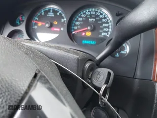 2008 Chevrolet Avalanche LTZ z VIN 3GNFK12318G241601, wystawiony jako IAAI lot #42268422 z przebiegiem 154 345 mil mil oraz . Historia ofert i sprzedaży dostępna na DreamBid. Obrazek 11.