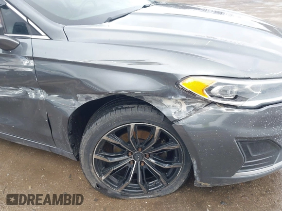 2019 Ford Fusion SEL with VIN 3FA6P0CD6KR141832, listed as a IAAI auction lot 41800102 with 142,282 mi miles and . Bid and sale history available at DreamBid. Image 18.