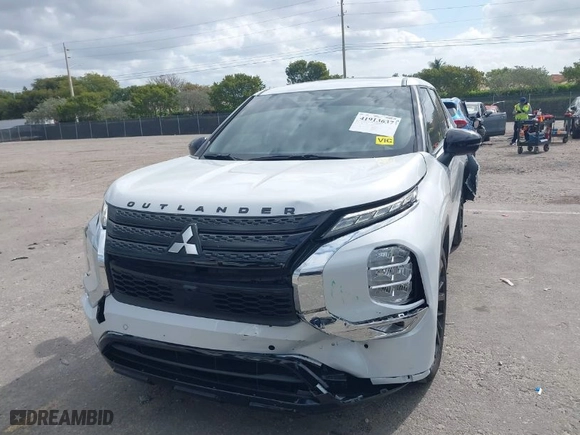 2024 Mitsubishi Outlander SE with VIN JA4J3VA86RZ077178, listed as a IAAI auction lot 41913637 with 39,003 mi miles. Bid and sale history available at carsss.com. Image 6.