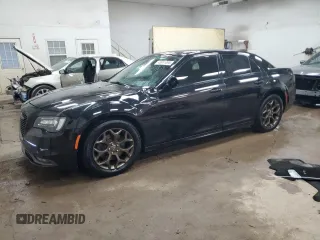2016 Chrysler 300 S Alloy Edition z VIN 2C3CCAGG3GH296221, wystawiony jako Copart lot #43911095 z przebiegiem 119 405 mil mil oraz Czysty tytuł • Clean title. Historia ofert i sprzedaży dostępna na DreamBid. Obrazek 1.