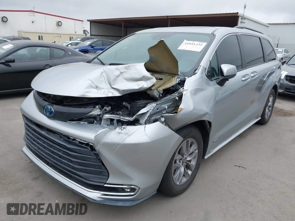 2021 Toyota Sienna XLE with VIN 5TDYRKEC6MS069690, listed as a IAAI auction lot 41841252 with 56,632 mi miles. Bid and sale history available at carsss.com. Image 6.
