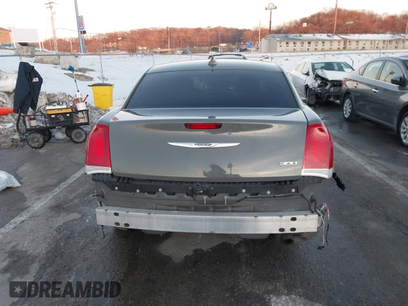 2018 Chrysler 300 Touring z VIN 2C3CCAAG4JH316993, wystawiony jako IAAI lot #41323733 z przebiegiem 59 595 mil mil oraz . Historia ofert i sprzedaży dostępna na DreamBid. Obrazek 16.