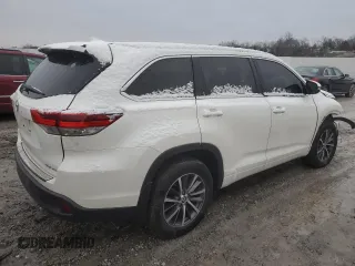 2018 Toyota Highlander SE z VIN 5TDJZRFHXJS857422, wystawiony jako Copart lot #84721464 z przebiegiem Nie podano mil oraz Nie do naprawy • Non repairable. Historia ofert i sprzedaży dostępna na DreamBid. Obrazek 3.