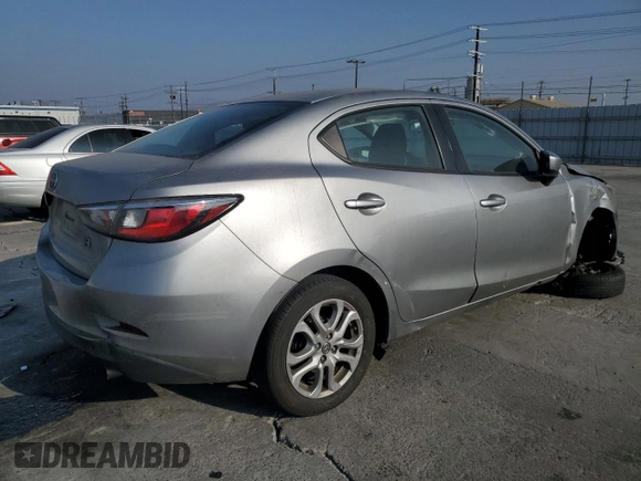 2016 Scion iA z VIN 3MYDLBZV7GY138266, wystawiony jako Copart lot #83457914 z przebiegiem 98 082 mil mil oraz Szkoda całkowita • Salvage title. Historia ofert i sprzedaży dostępna na DreamBid. Obrazek 3.