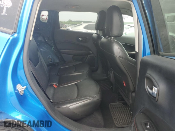 2020 Jeep Compass Trailhawk z VIN 3C4NJDDB7LT221575, wystawiony jako Copart lot #57414255 z przebiegiem 69 159 mil mil oraz Szkoda całkowita • Salvage title. Historia ofert i sprzedaży dostępna na DreamBid. Obrazek 10.