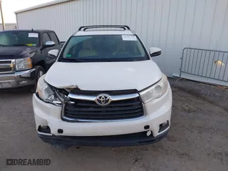2014 Toyota Highlander XLE with VIN 5TDKKRFH9ES034849, listed as a IAAI auction lot 41792720 with 171,521 mi miles. Bid and sale history available at carsss.com. Image 12.