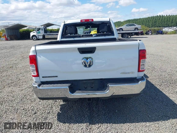 2024 Ram 2500 Big Horn z VIN 3C6UR5DL5RG303820, wystawiony jako IAAI lot #42615583 z przebiegiem 14 564 mil mil oraz . Historia ofert i sprzedaży dostępna na DreamBid. Obrazek 17.