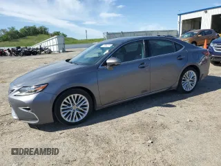 2016 Lexus ES 330 z VIN 58ABK1GG1GU021359, wystawiony jako Copart lot #57086735 z przebiegiem 110 071 mil mil oraz Czysty tytuł • Clean title. Historia ofert i sprzedaży dostępna na DreamBid. Obrazek 1.