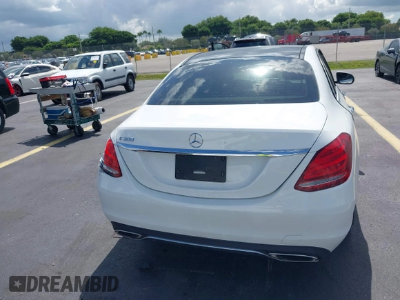 2016 Mercedes-Benz C 300 z VIN WDDWF4JB4GR172222, wystawiony jako IAAI lot #42562817 z przebiegiem 73 561 mil mil oraz . Historia ofert i sprzedaży dostępna na DreamBid. Obrazek 16.