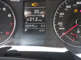 2015 Audi Q3 Premium Plus с VIN WA1EFCFS6FR010285, выставлен на аукционе IAAI как лот 42202068 с пробегом 104 945 миль миль и . История ставок и продаж доступна на DreamBid. Изображение 16.
