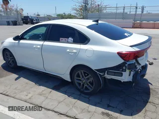 2021 Kia Forte GT-Line with VIN 3KPF34AD8ME284470, listed as a IAAI auction lot 42325550 with 40,600 mi miles and . Bid and sale history available at DreamBid. Image 3.