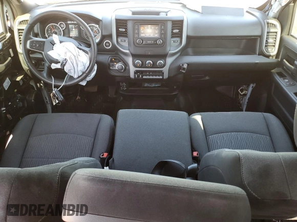 2024 Ram 2500 Tradesman z VIN 3C6UR5CJ4RG228480, wystawiony jako Copart lot #57084275 z przebiegiem 1 014 mil mil oraz Szkoda całkowita • Salvage title. Historia ofert i sprzedaży dostępna na DreamBid. Obrazek 8.