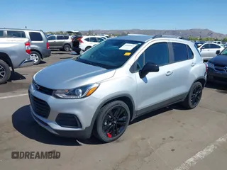 2020 Chevrolet Trax LT z VIN 3GNCJLSB8LL336990, wystawiony jako IAAI lot #42105917 z przebiegiem 97 424 mil mil oraz . Historia ofert i sprzedaży dostępna na DreamBid. Obrazek 2.